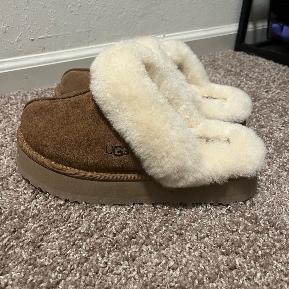 UGG Slippers Chestnut Disquette Platforms